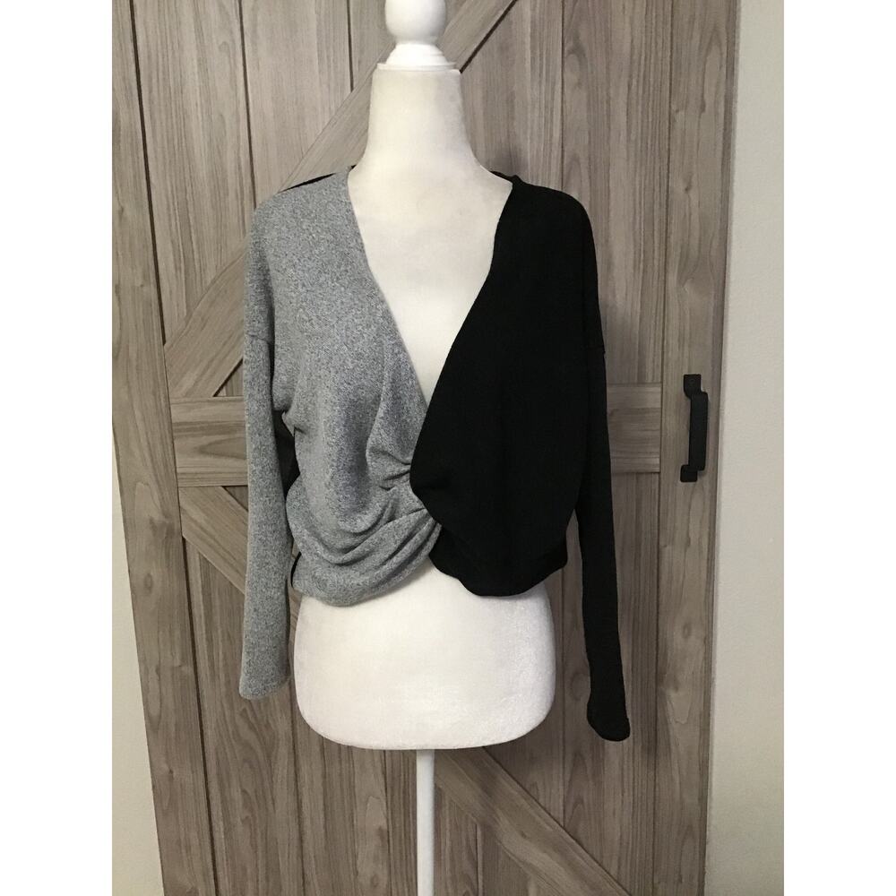 Day & Night black and gray knot front top
